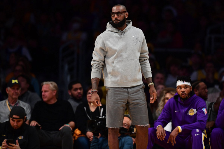 “Promise Me You Won’t Go and Talk…”: 18-Year-Old LeBron James Rejected a $10 Million Check in the Hopes of a Bigger Payday