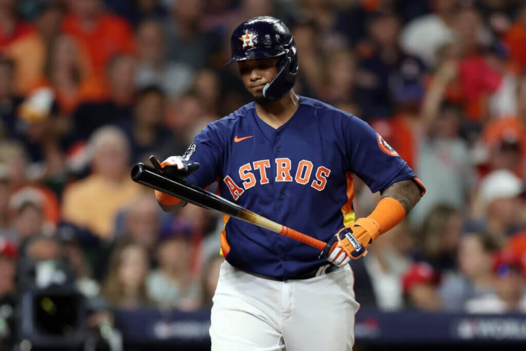 Astros’ Martín Maldonado played with broken hand, will have sports hernia surgery