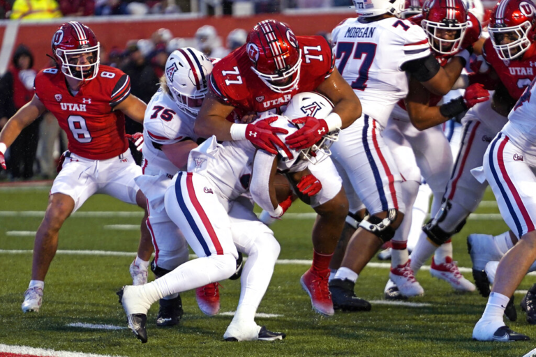 Utes dominate Arizona for third straight win, 45-20