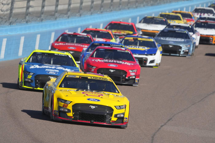 Joey Logano wins at Phoenix to earn 2nd NASCAR championship