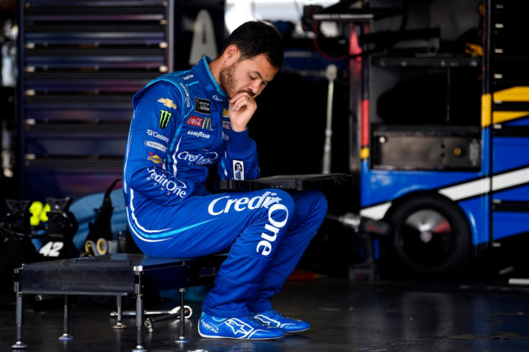 “I’m an Idiot” – NASCAR Fans in Splits After Kyle Larson’s Epic Fail