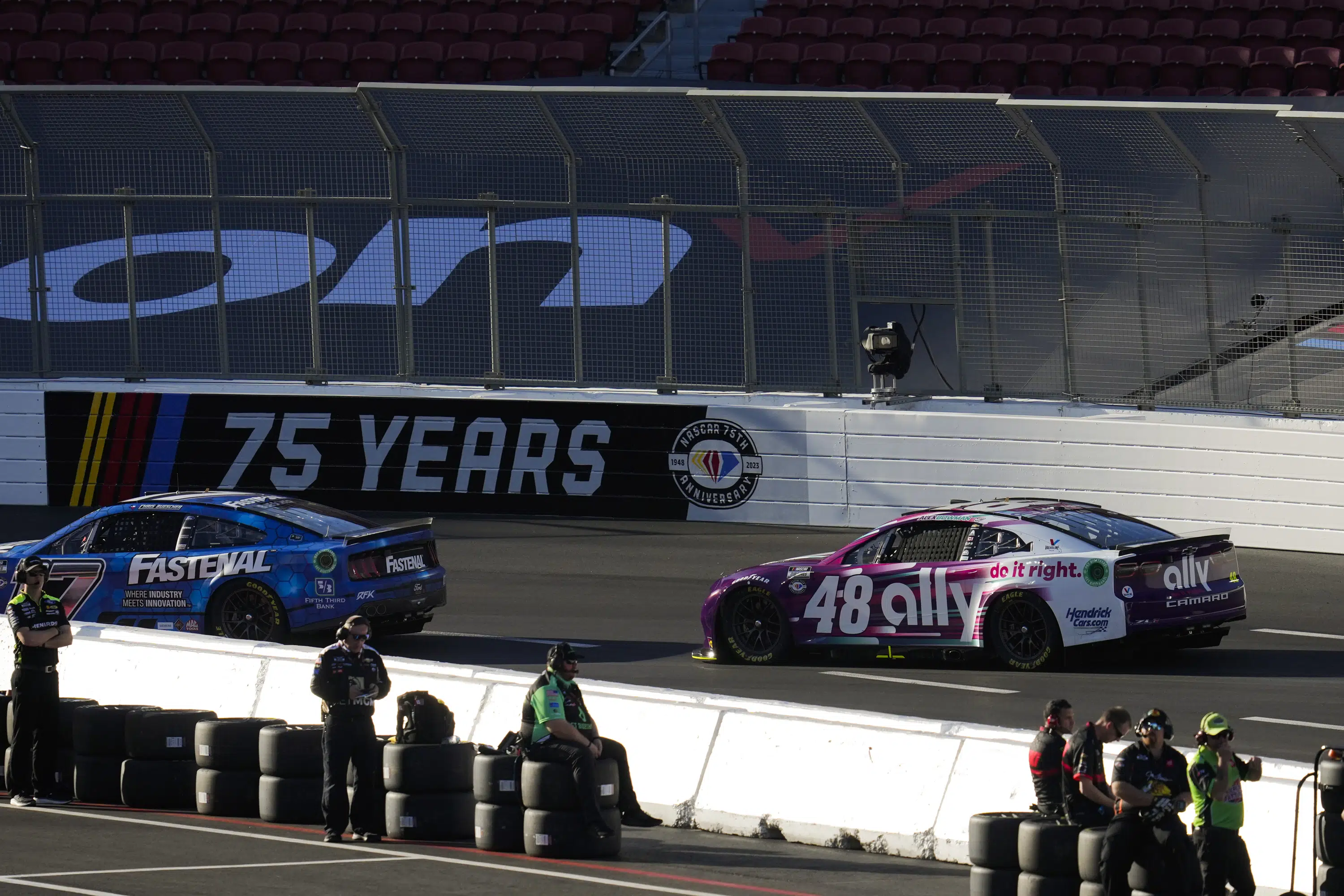 Alex Bowman signs 3-year extension with Hendrick Motorsports