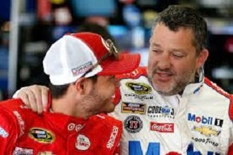 Kyle Larson Drops “Businessy” Hendrick Motorsports Boss Jeff Gordon in Favor of Tony Stewart