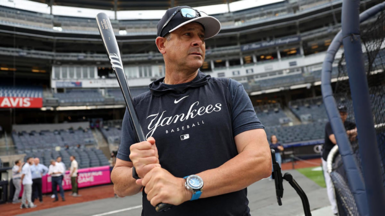 MLB rumors: Aaron Boone extension with Yankees coming soon, Padres need ‘another bat’ after free agency exodus