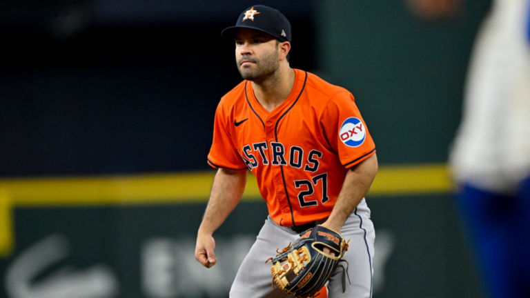 MLB rumors: Astros sign Gold Glove-winning second baseman as Jose Altuve takes reps in outfield