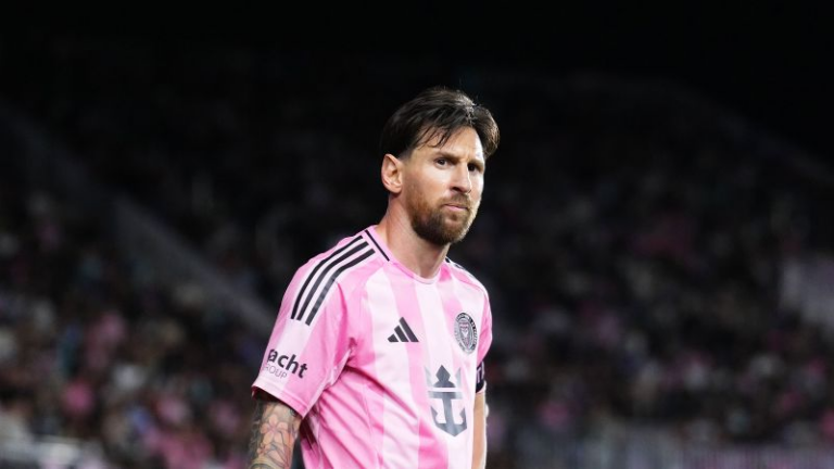 Lionel Messi fined for grabbing the neck of an opposition coach