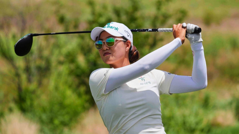 Minjee Lee’s experience in the wind powers her to a four-shot lead at the Women’s PGA Championship