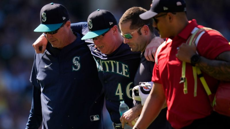 Elly De La Cruz vomits, Trent Thornton has to be helped from field as MLB games disrupted by extreme heat