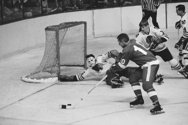 Detroit Red Wings legend and Hockey Hall of Famer Alex Delvecchio dies at 93