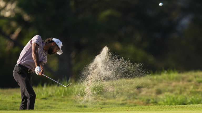 Akshay Bhatia shoots career-best 62 to lead in Memphis. Scheffler is 5 back