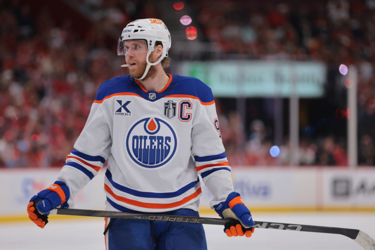 Connor McDavid’s Unsigned Contract Gains Honest Update From NHL Insider Amid Oilers Fans’ Worry