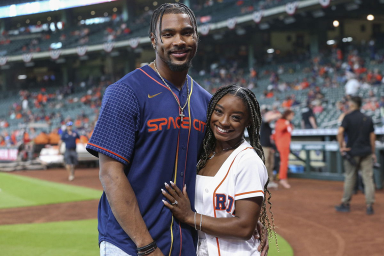 Simone Biles Only Has 2 Words for Jonathan Owens NFL Season After Fight in Bears Camp