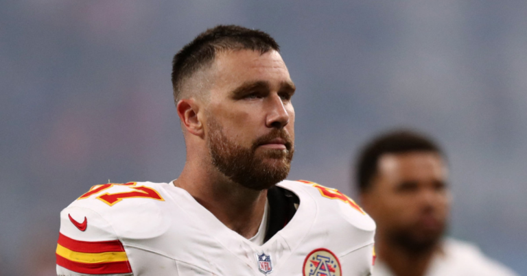 Travis Kelce Getting Praised For What He Did to Chiefs Teammate in Chargers Game