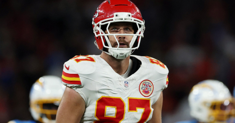 Chiefs TE Travis Kelce Makes NFL History In First Game As Taylor Swift’s Fiancé
