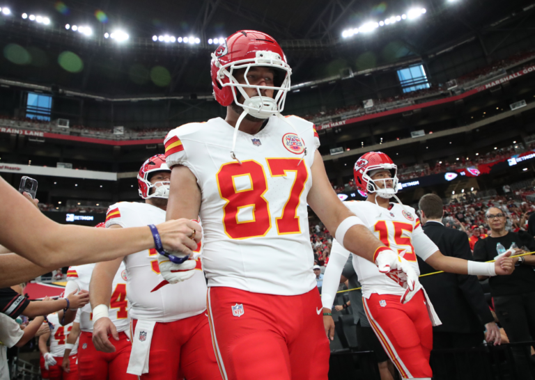 NFL Rules Analyst Reveals Why Teair Tart Wasn’t Ejected for Swinging on Travis Kelce