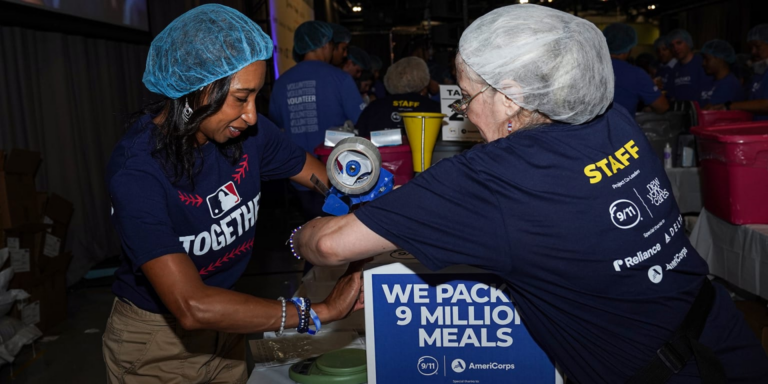 MLB observes 9/11 with National Day of Service