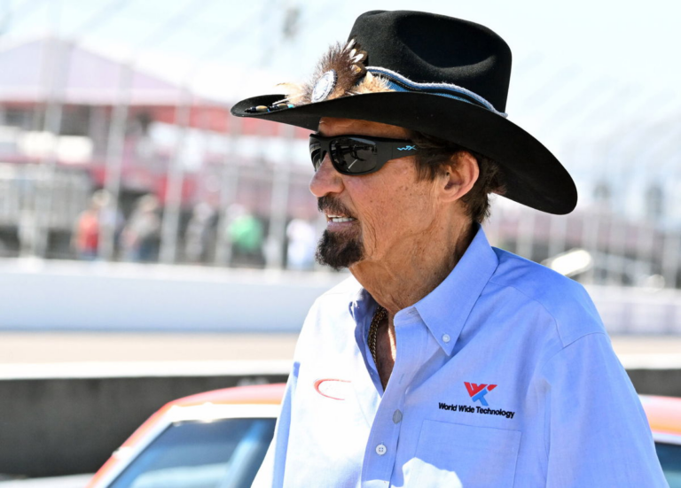 Fans in Awe as Richard Petty Honors 9/11 with Priceless Piece of NASCAR Legacy