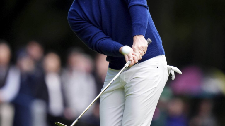 Aberg shares lead at Wentworth, McIlroy 5 shots back