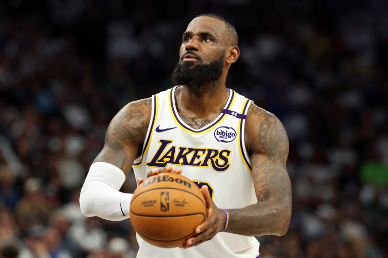 NBA Insider Urges Knicks to Trade for Lakers’ LeBron James