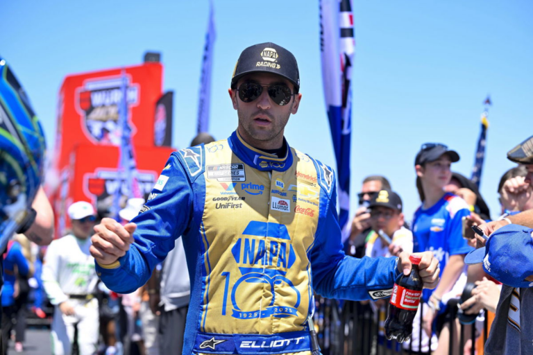 NASCAR Insider Applauds Chase Elliott’s Calm Mindset Amid Playoff Chaos