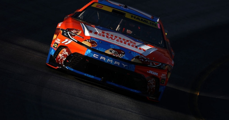 Two Hamlin crew members suspended due to wheel violation at Bristol