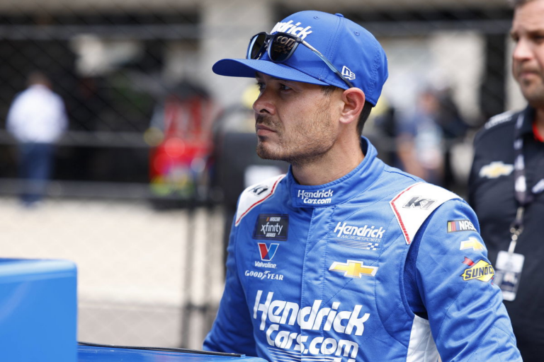 Kyle Larson’s Championship Hopes Under Fire as Fans Blame Chevy & HMS Woes