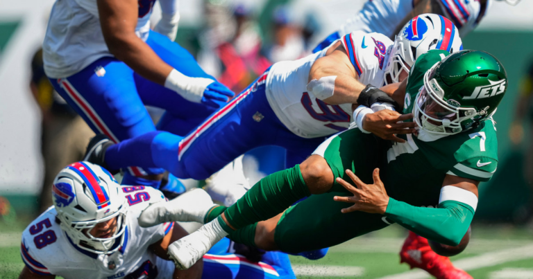 Jets QB Justin Fields ruled out with concussion, Tyrod Taylor to start against Buccaneers