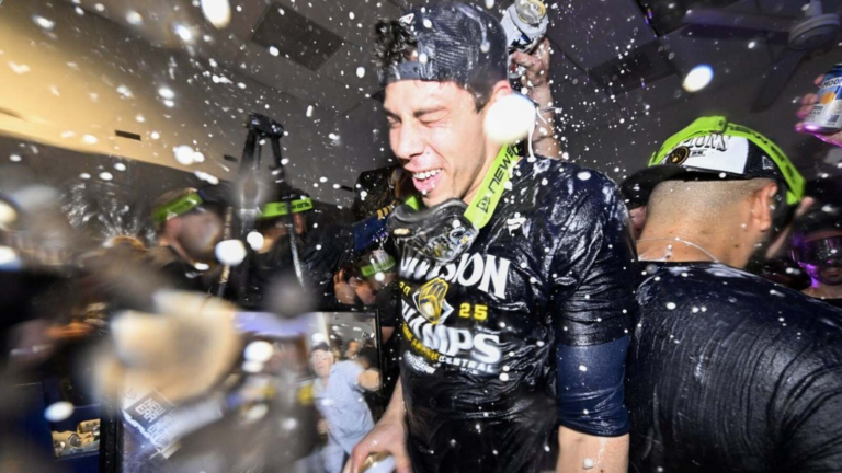 MLB roundup: Despite loss, Brewers rewarded with NL Central crown