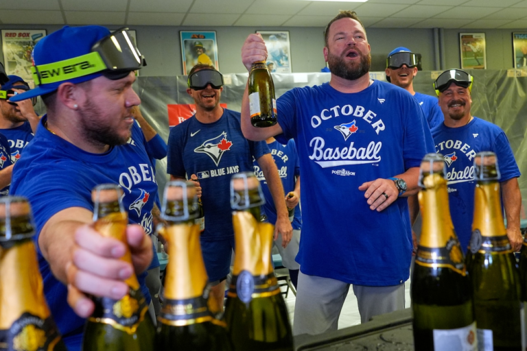 MLB magic numbers, tiebreakers: Blue Jays in; Reds pass Mets; Brewers clinch division (9/22/25)