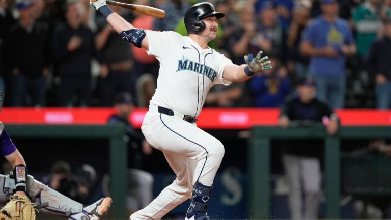 Cal Raleigh hits MLB-leading 59th and 60th homers to help the Mariners wrap up AL West