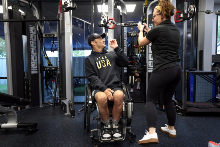 Wheelchair tennis Paralympian receives $1,000 to finance Australian Open trip