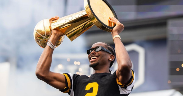 Sam Presti brings back title team roster