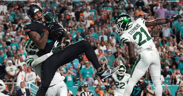 Darren Waller scores 2 touchdowns as Dolphins beat Jets 27-21