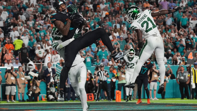 Waller scores twice as Dolphins beat Jets while losing Hill to injury