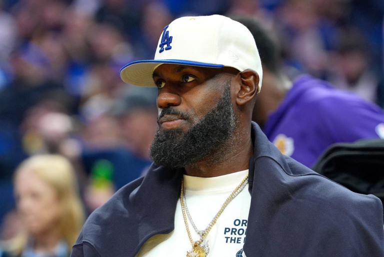 Lakers Trade Idea Swaps LeBron James for $50 Million NBA Champion