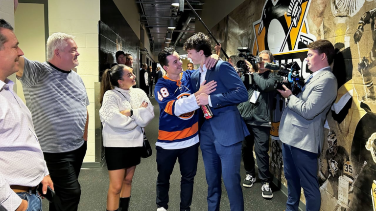 Schaefer makes family, friends ‘super proud’ in NHL debut with Islanders