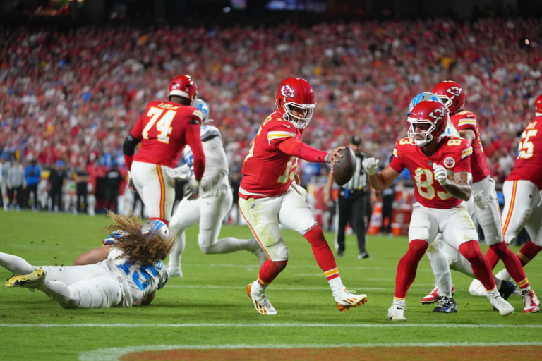 Mahomes leads Chiefs past Lions