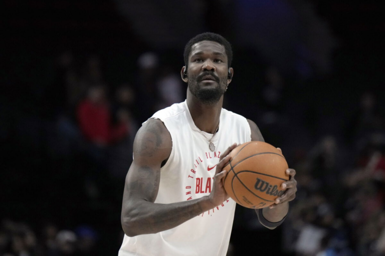 Lakers Insider Provides Internal Review of Deandre Ayton After Strong Warning to 29 NBA Teams