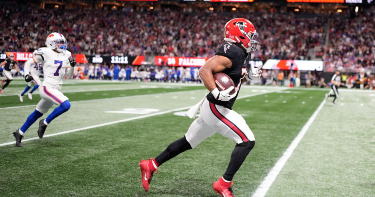 Los Falcons vencen a los Bills con 170 yardas terrestres de Robinson, con anotación de 81