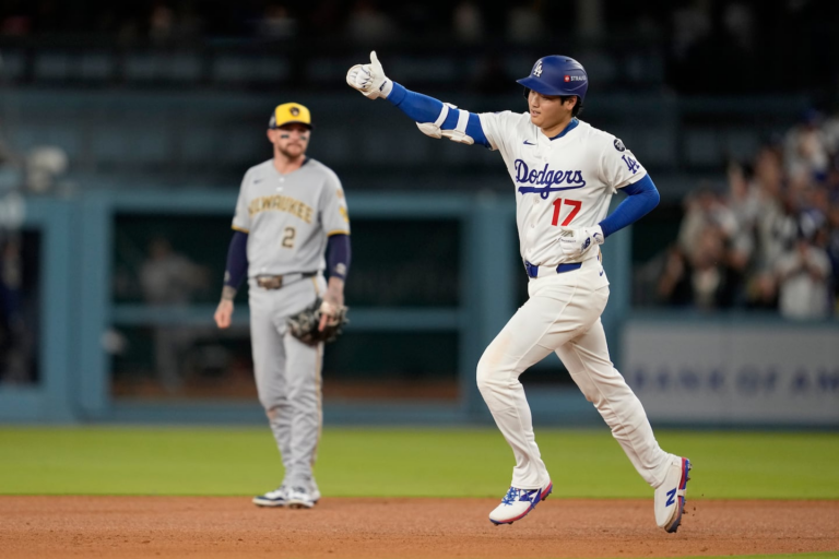 Ohtani tosses 6 scoreless, blasts 3 HRs as Dodgers win NL pennant