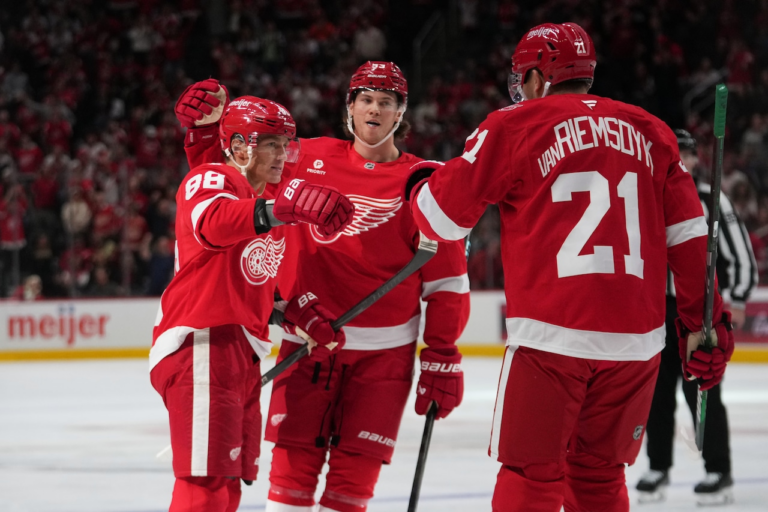 Where to watch the Lightning vs. Red Wings NHL livestream for free
