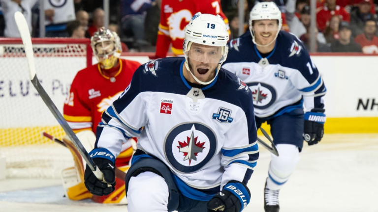 Winnipeg Jets C Jonathan Toews scores 1st goal of NHL return