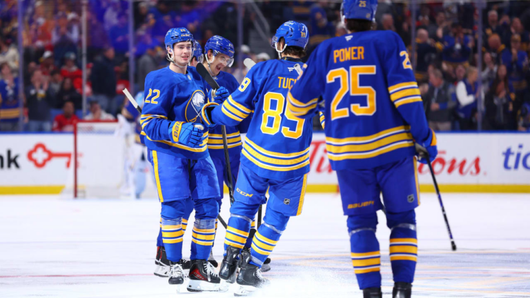 Quinn gets 3 points, Sabres end Red Wings’ 5-game winning streak