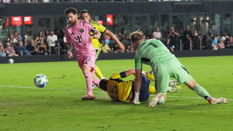 Lionel Messi apareció como siempre y con dos goles ayudó a Inter Miami a pegarle a Nashville SC: 3