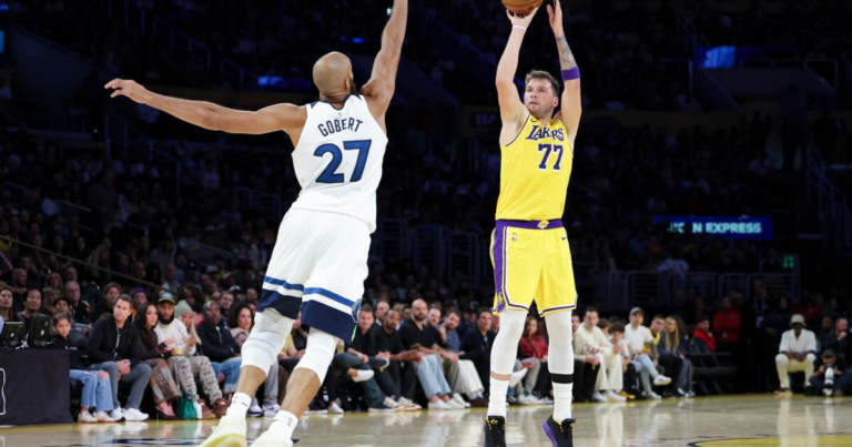 Luka Doncic anota 49 puntos en la victoria de los Lakers sobre Timberwolves