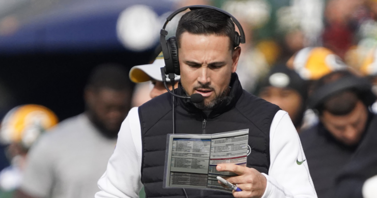 NFL Announces Team History for Packers TE During Steelers Game