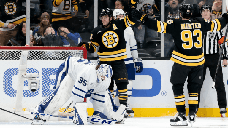 Pastrnak scores 400th NHL goal, Bruins top Maple Leafs to win 7th in row