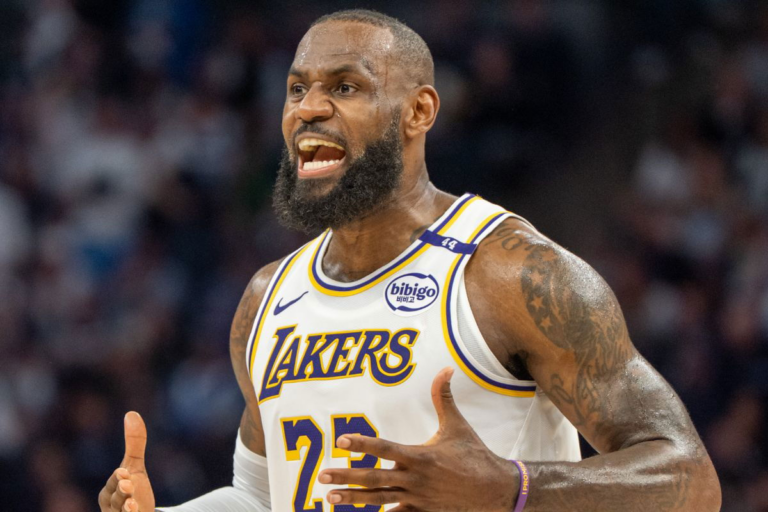 NBA Legend Sends Clear Message to Lakers on LeBron James Line-Up Issue