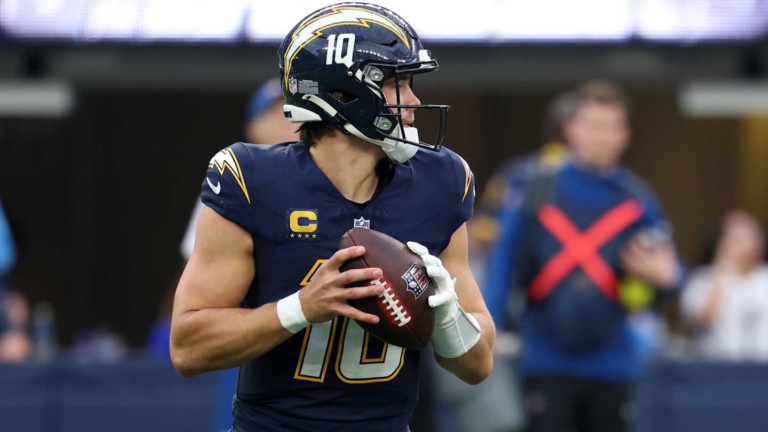 Justin Herbert, Davante Adams Among Pivotal Players on Week 14 NFL Injury Report