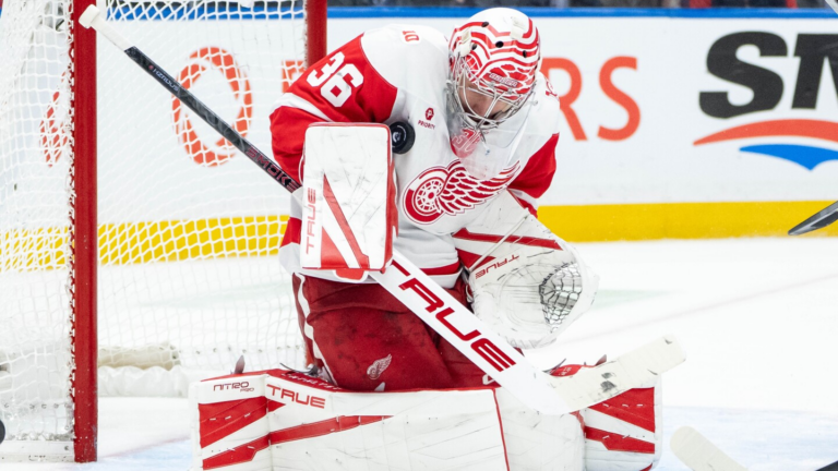 Gibson gets 1st shutout in almost 3 years as Red Wings blank Canucks 4-0